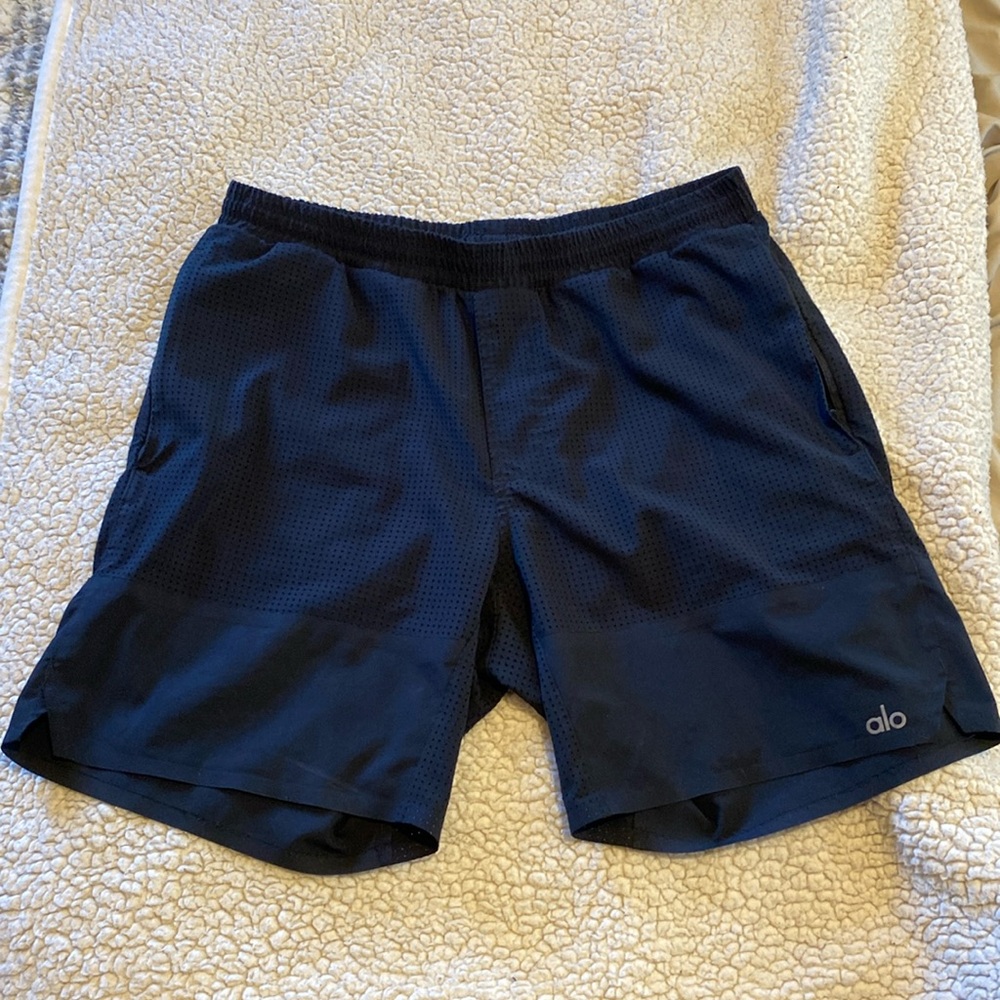 Alo yoga traction shorts M